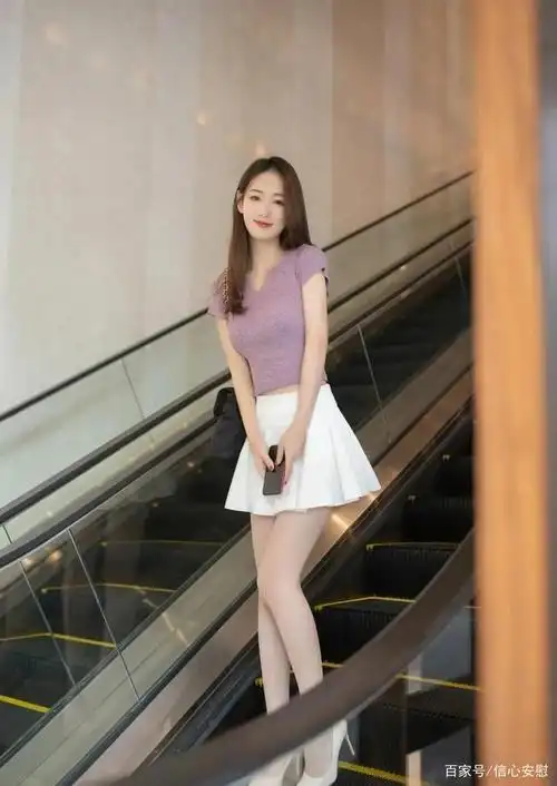 百褶裙长腿小姐姐,好美