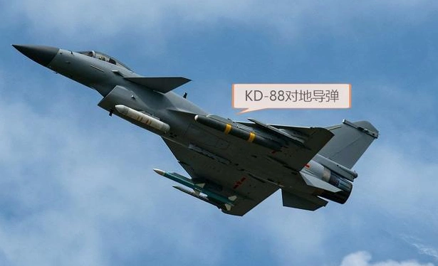 歼16用途令人疑惑:服役数年,至今未见挂载对地制导武器