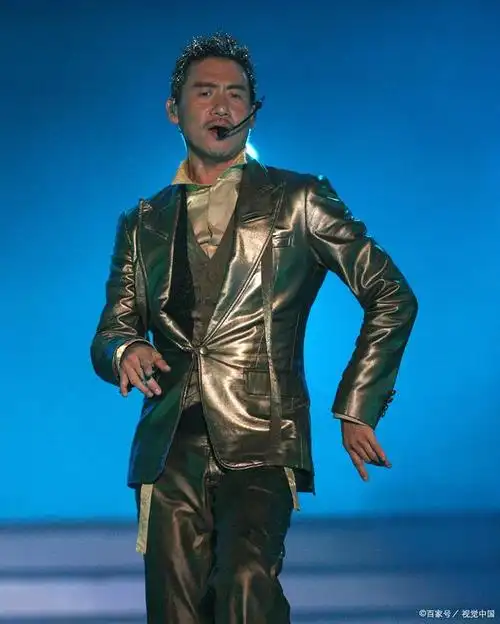 "歌神张学友回应演唱会因耳水不平跌倒:心理影响源于从小问题"