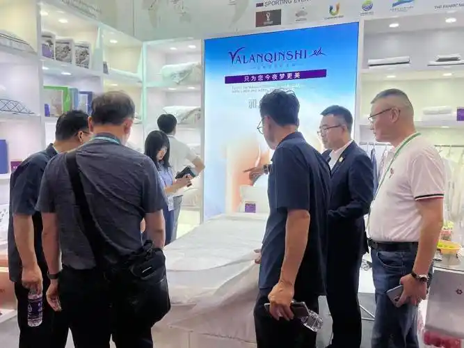 开展以来,雅兰纺织集团旗下"雅兰国际&弘雅织业"展区客商络绎不绝