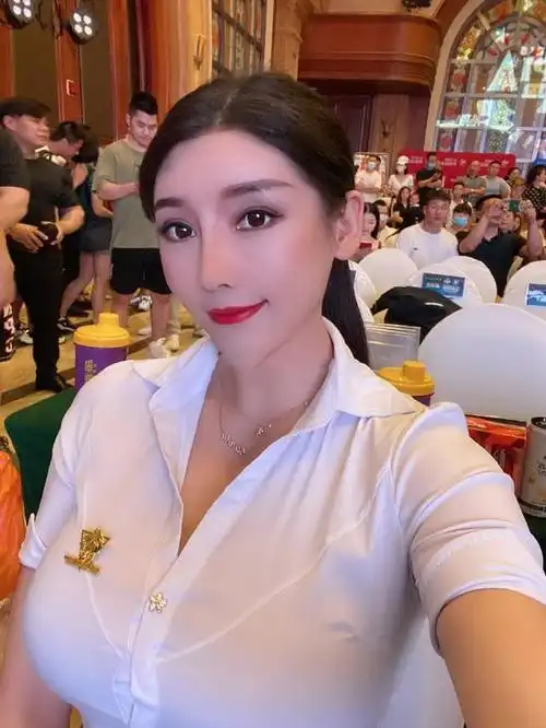 178的刘太阳火了前凸后翘号称中国版卡戴珊拳王梅威瑟最爱