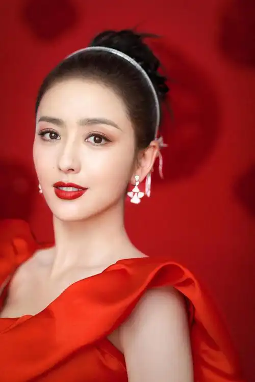 i美女,佟丽娅春晚造型