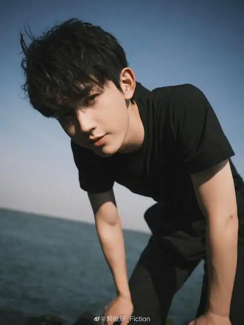 郭俊辰分享逆季节写真