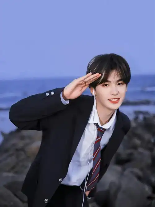 黄明昊70男高70海边大片60