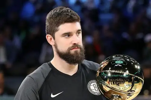 乔哈里斯终于得到了一些爱