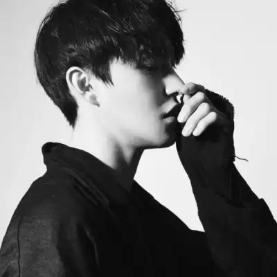 适合30岁男人用的成熟稳重微信头像往事埋风中