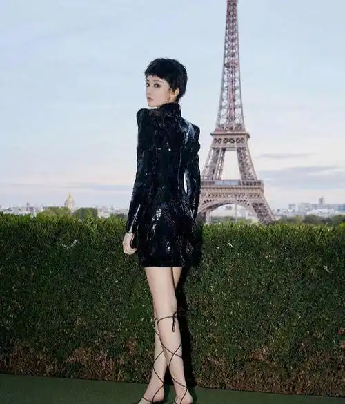 乔欣看秀造型性感暗黑范儿从女生到女王26岁蜕变惊人