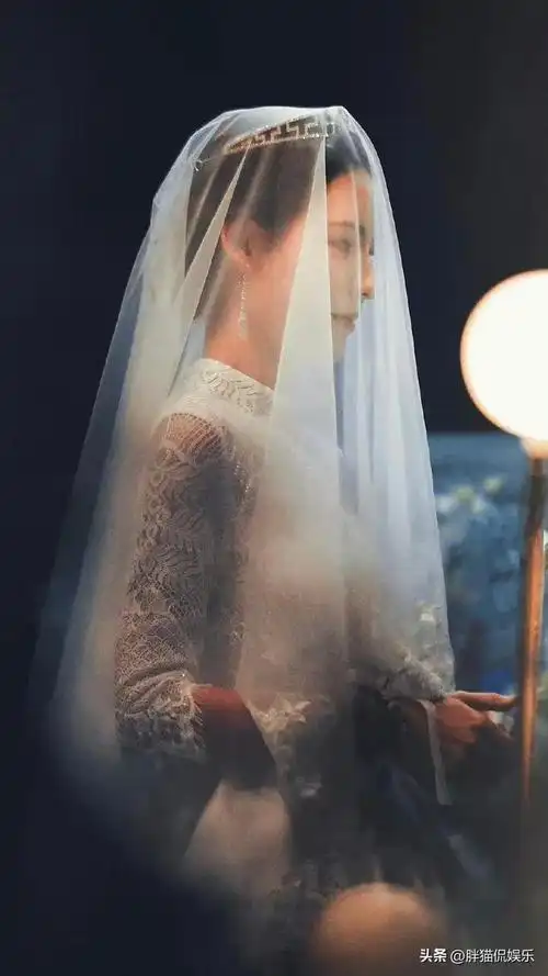 当张予曦穿上婚纱得那一刻美丽动人不愧是王思聪追求过的女生