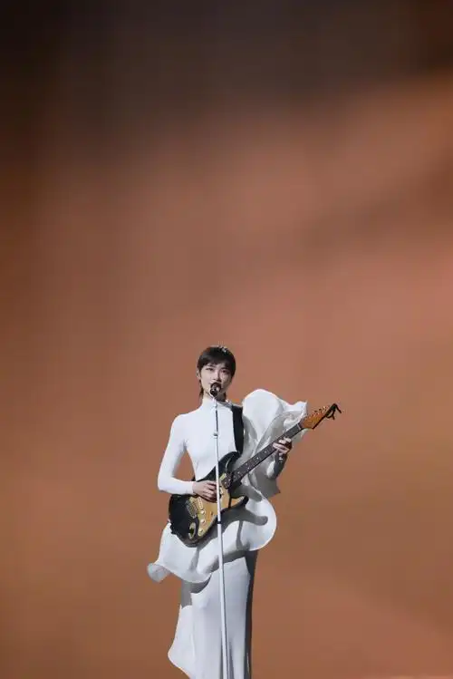 李宇春演唱会直播##李宇春广州演唱会造型##2024李宇春周末愉快演唱