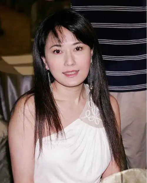 49岁男神金城武近照,帅爆了!他老婆的照片曝光,颜值一言难尽?