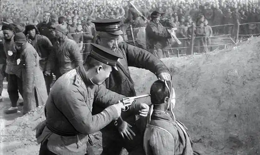 第一枪打歪了怎么办,要补一枪吗?_方式更_国家_犯人