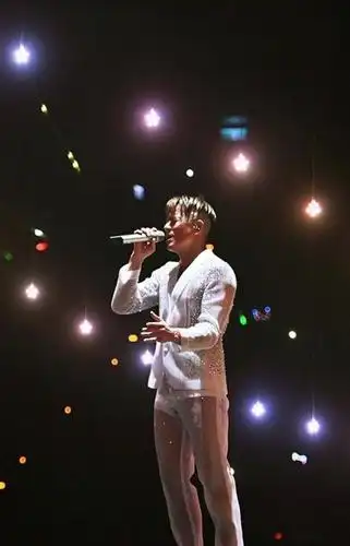 郭富城发文庆祝出道30周年充满回忆和感激