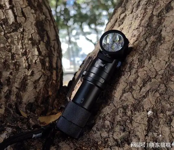 务本l1可旋转双灯头强光手电筒体验耐磨抗摔支持ip68级防水