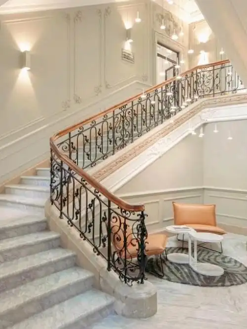 唯美的铁艺楼梯扶手