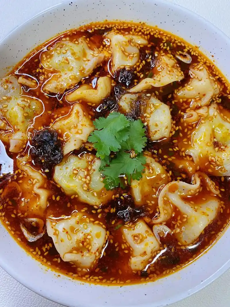 巨好吃的酸汤水饺,汤汁浓郁,水饺鲜美,让你欲罢不能!