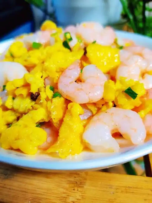 虾仁炒鸡蛋的做法