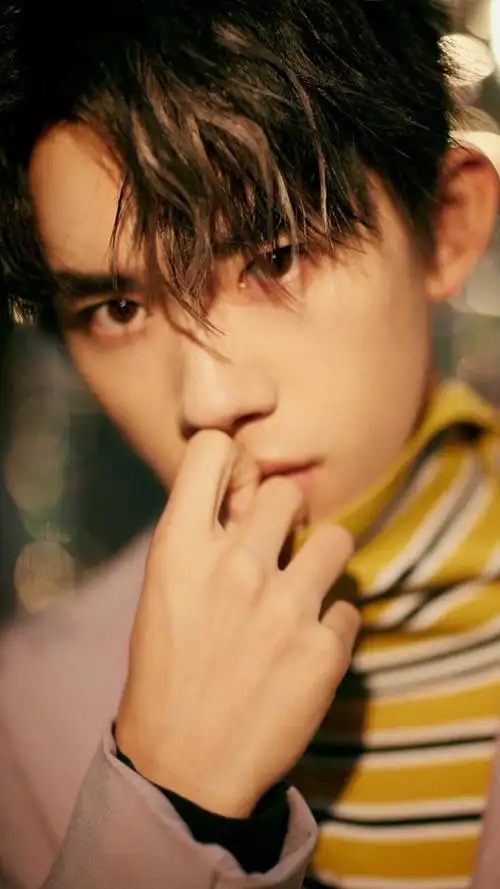 jackson迷从不吃鱼丸转采于2021-11-19 13:05:57爱思壁纸 易烊千玺易