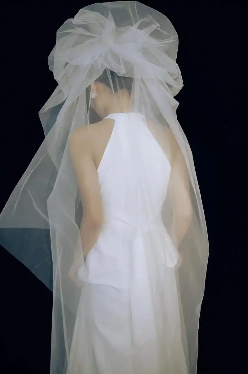 致敬梅艳芳#复古婚纱 #室内婚纱照 #白纱 #复古婚纱写真 - 抖音