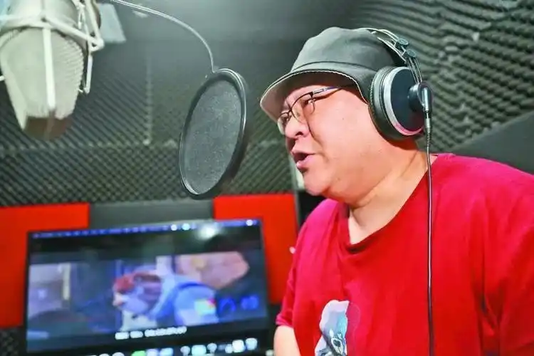 "熊大"背后的男人张伟.▲"熊二"背后的男人张秉君是著名配音演员.