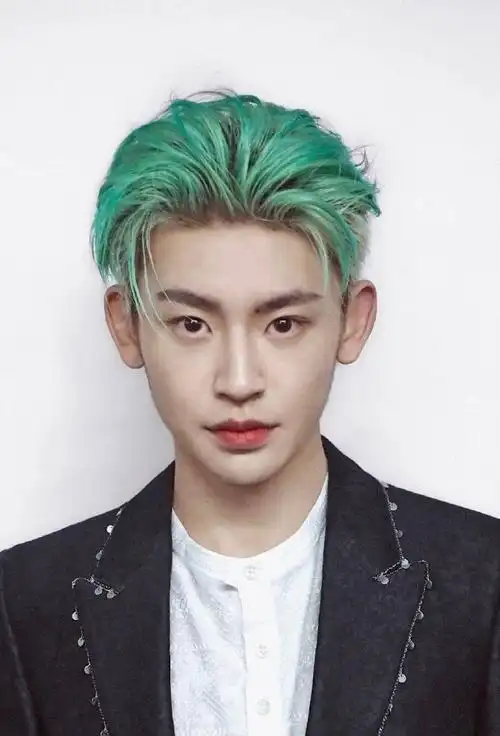 小鬼王琳凯粉黑发色