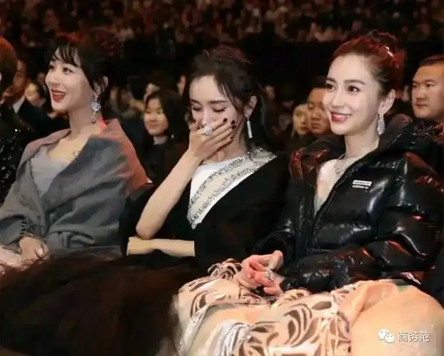 刘亦菲杨幂ab同框除了红毯礼服珠宝也是相当拼