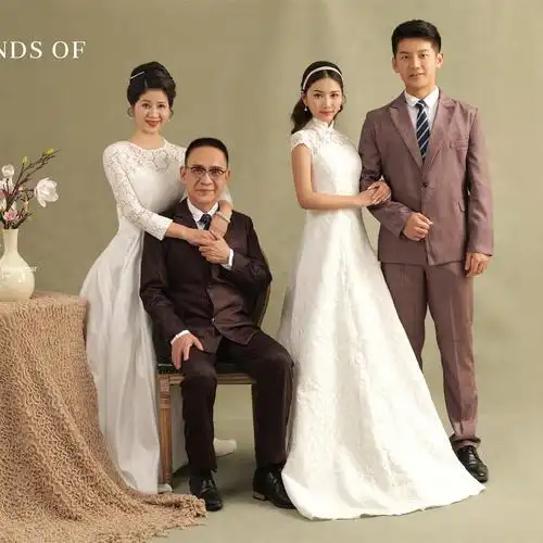 2022写真拍照艺术全家福六口影楼一家新款服装亲子装