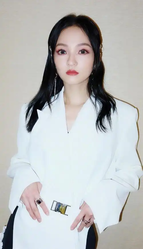 p>张韶涵(angela zhang),1982年1月19日出生于中国台湾省桃园市中坜