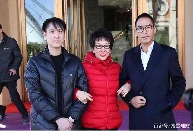 汤臣一品公子汤珈铖:含金汤匙出生,15岁横行股市,21岁百亿身家_网易