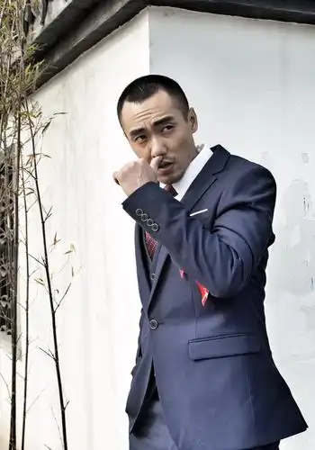 实力派硬汉小生董博睿厚积薄发 戏路宽广演技扎实