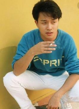 怀恋哥哥张国荣,盘点他年轻时的帅照 最后一张是周星驰的珍藏