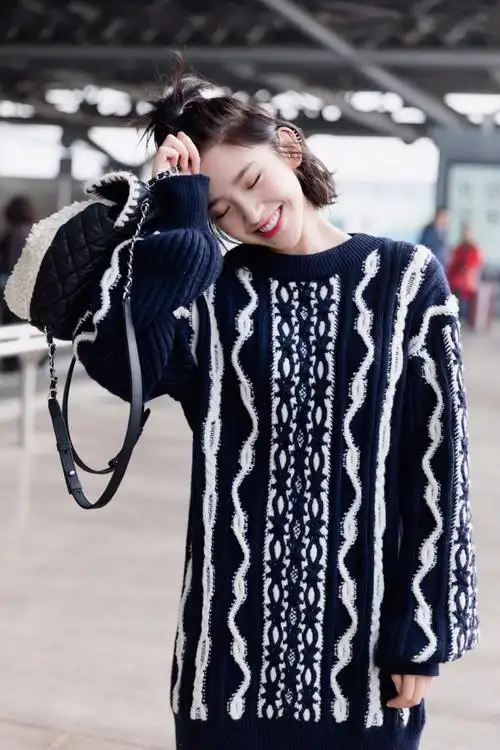 女星唐艺昕最新机场街拍