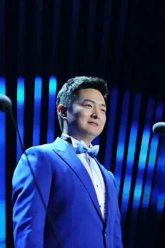 国家大剧院的王凯.青歌赛流行冠军,金钟奖金奖原海政的王晰.