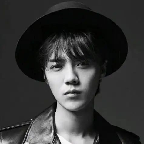 鹿晗头像的皮书包 头像图片大全 -【爱个性】