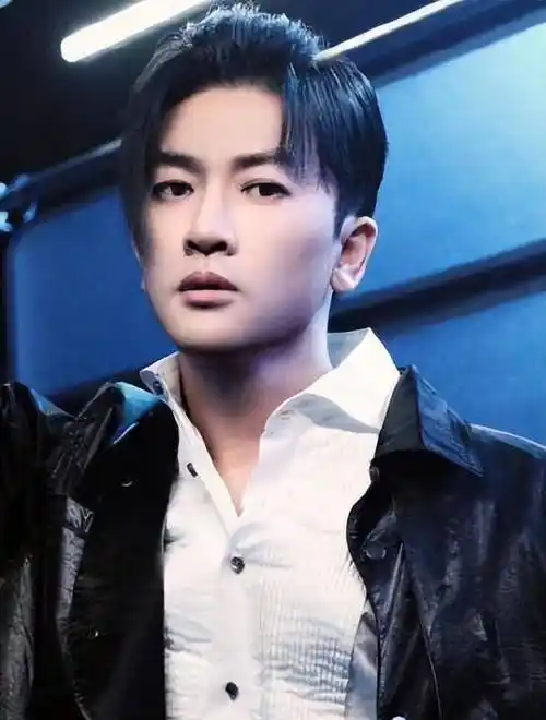 当红塌鼻子的男明星,来看看有没有你喜欢的那位_歌曲_吴磊_鼻梁