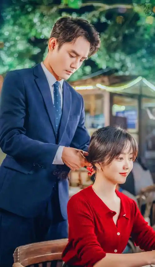 谭松韵王凯演技炸裂,新剧峰值破2,高甜剧情令观众沸腾_向风而_角色