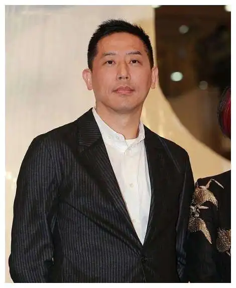 唐鹤德疑有新恋情圈内名媛晒两人合照十分亲密