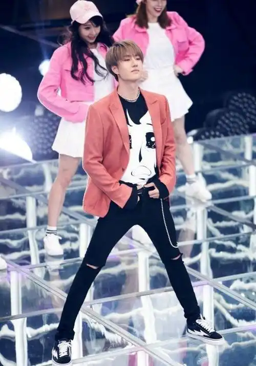 王一博跳女团舞蹈妖娆娇羞网友大呼受不了