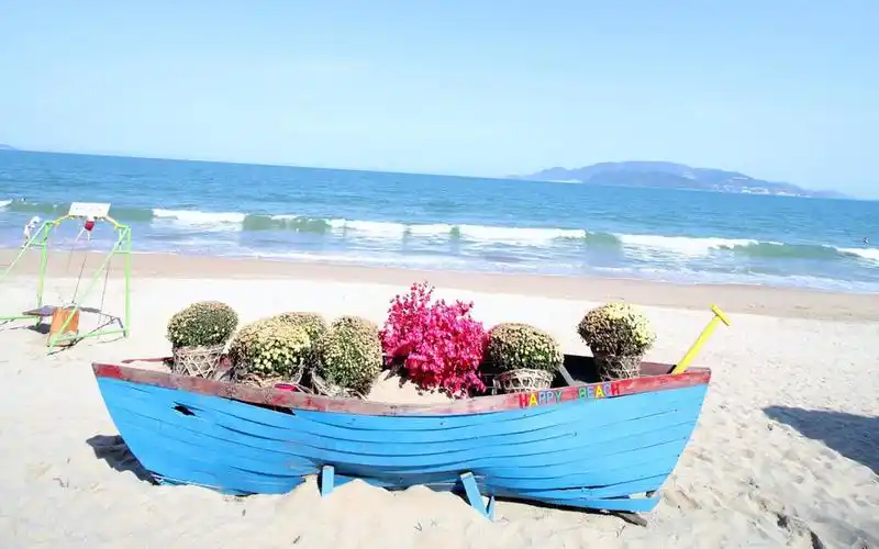 唯美海岸沙滩风光高清桌面壁纸