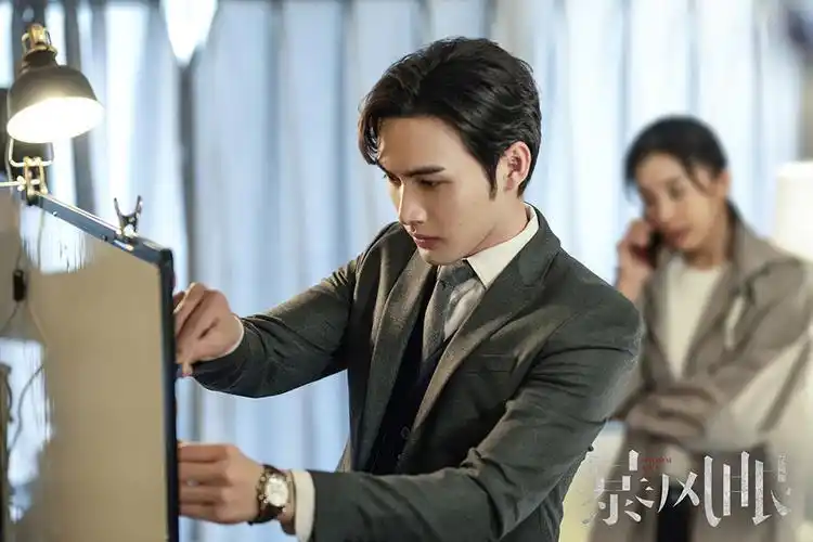 陆剧男星上演制服杀8:张彬彬《暴风眼》国安情报员