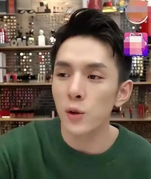 李佳琦塌房李健和余华昔日言论被扒出大学生配享太庙