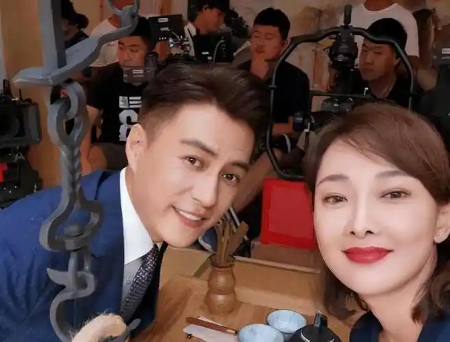 靳东拒与徐璐合作不惧高额违约金疑因左小青被换角而辞演