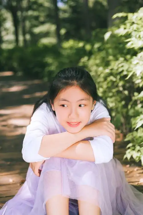 青春洋溢的13岁女孩