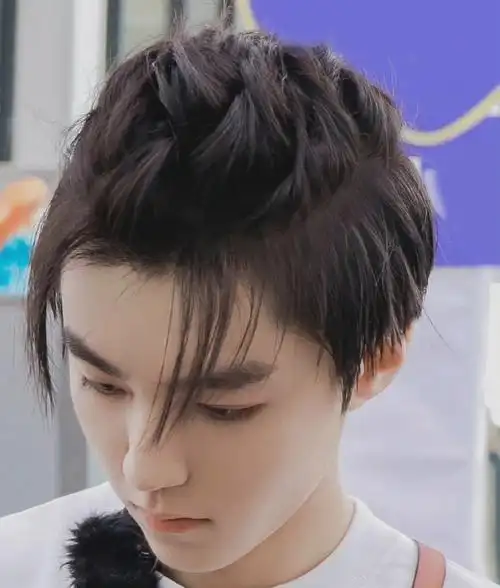 我可太稀罕王俊凯扎小辫子了我是大sai迷  我最爱的发型没有之一后附