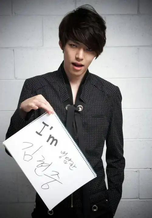 谁能多发几张金宇彬的照片?