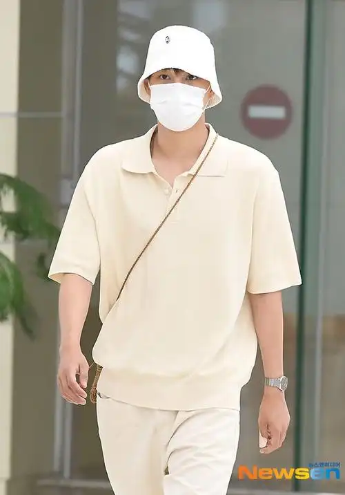 kai结束济州岛综艺拍摄行程,经由金浦机场返回首尔|exo|金钟仁_网易