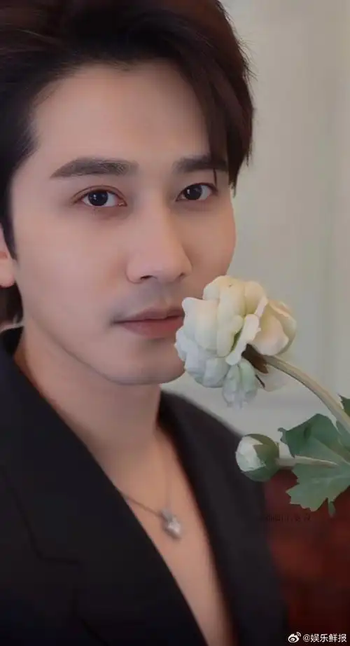 彭冠英女友视角大片##彭冠英贵公子气质