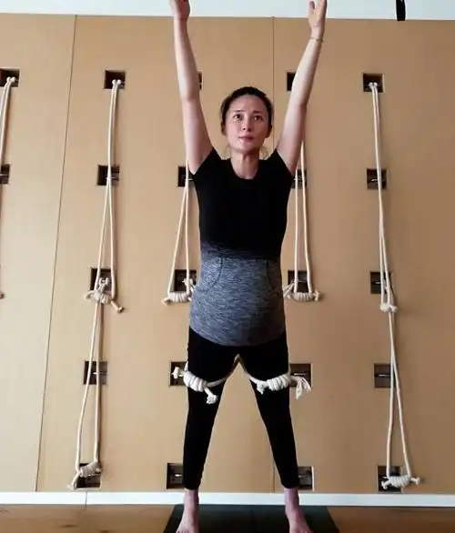 37岁张歆艺挺孕肚游1100米,网友:看的冒冷汗