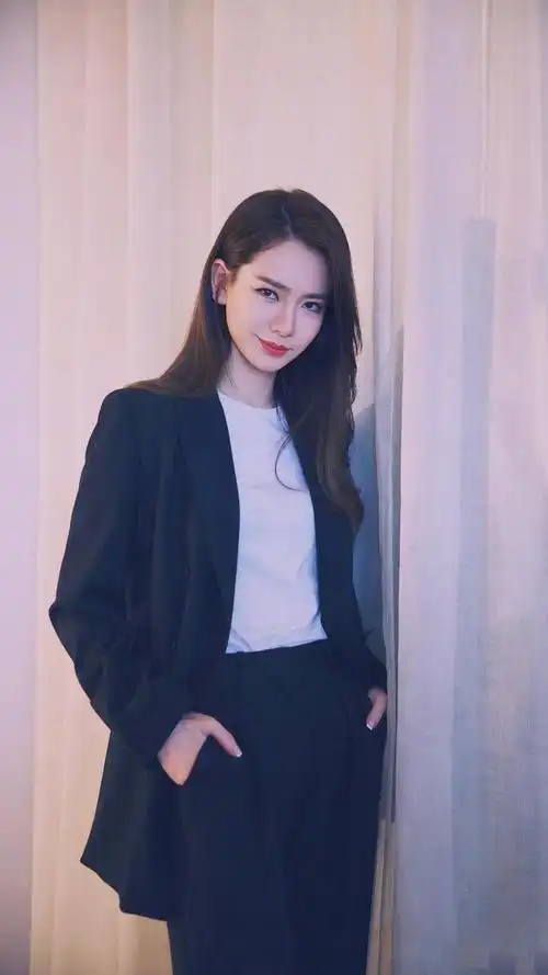 戚薇霸气回归银幕,《显微镜下的大明》今日开播