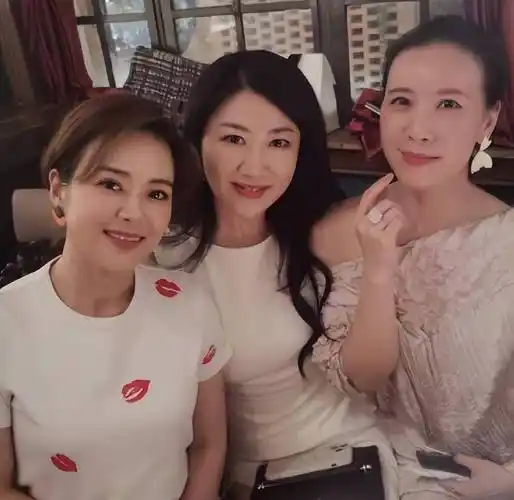 杨蕾晒出与房海燕的最新合影!新老娘舅的原班人马有望再携手?