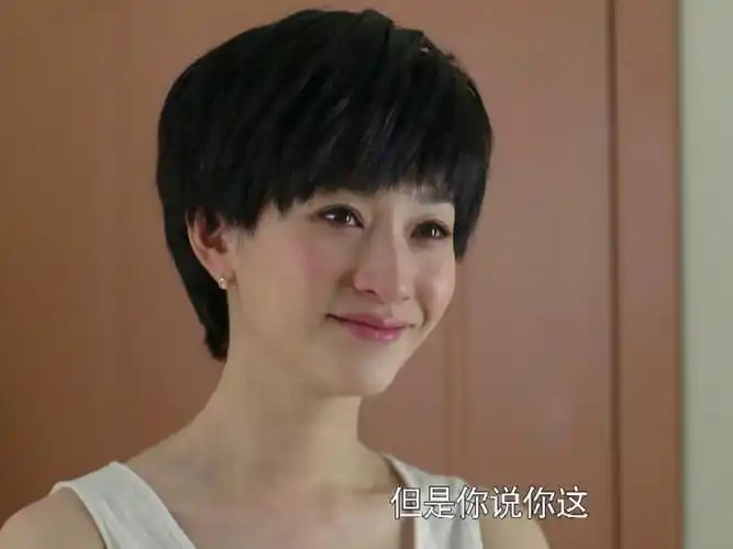 李小冉这个短发形象清纯俏皮少女感十足